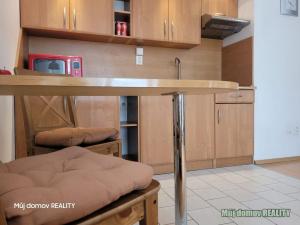 Pronájem bytu 1+kk, Praha - Lysolaje, Sídlištní, 27 m2