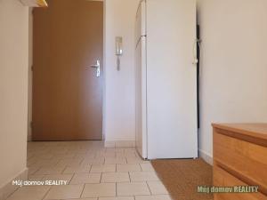 Pronájem bytu 1+kk, Praha - Lysolaje, Sídlištní, 27 m2