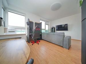 Pronájem bytu 2+kk, Praha - Vysočany, 66 m2