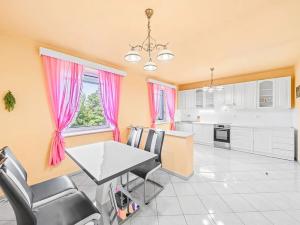 Prodej rodinného domu, Štítov, 242 m2