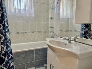 Pronájem bytu 4+1, Praha - Nebušice, K vinicím, 85 m2