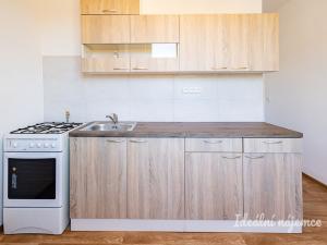 Pronájem bytu 2+1, Praha - Hloubětín, Mochovská, 54 m2