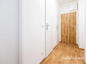Pronájem bytu 2+1, Praha - Hloubětín, Mochovská, 54 m2