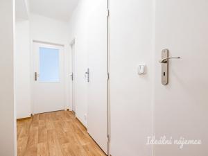 Pronájem bytu 2+1, Praha - Hloubětín, Mochovská, 54 m2