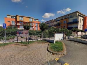 Pronájem garážového stání, Jesenice, Nákupní, 12 m2