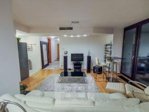 Pronájem bytu 2+kk, Praha - Žižkov, Pitterova, 65 m2