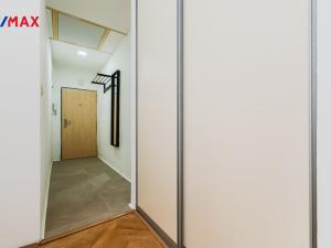 Pronájem bytu 2+1, Praha - Strašnice, Vykáňská, 54 m2