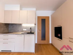 Pronájem bytu 1+kk, Praha - Háje, Sochorcova, 40 m2