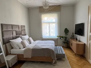 Prodej bytu 2+kk, Praha - Staré Město, U obecního dvora, 70 m2