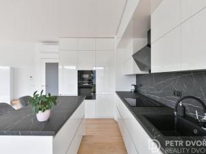 Pronájem bytu 2+kk, Praha - Karlín, Sokolova, 58 m2