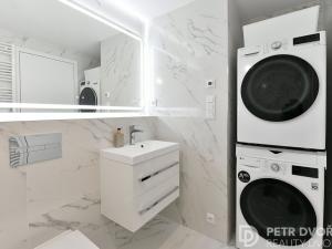 Pronájem bytu 2+kk, Praha - Karlín, Sokolova, 58 m2