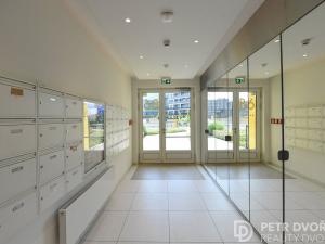 Pronájem bytu 2+kk, Praha - Karlín, Sokolova, 58 m2