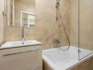 Pronájem bytu 1+kk, Praha, Jeremenkova, 28 m2