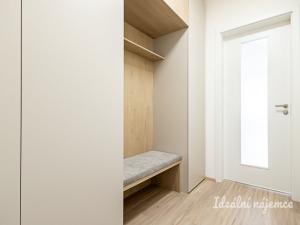 Pronájem bytu 1+kk, Praha - Háje, Výstavní, 33 m2