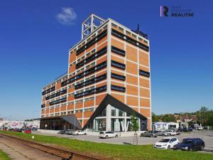 Pronájem kanceláře, Zlín - Prštné, třída Tomáše Bati, 33 m2