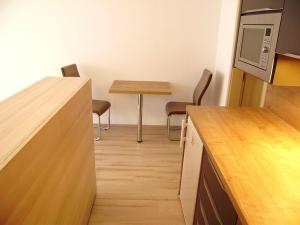 Pronájem bytu 1+kk, Praha, Svitákova, 37 m2