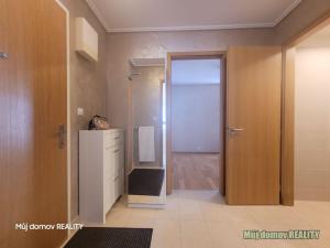Pronájem bytu 2+kk, Praha - Holešovice, Komunardů, 60 m2