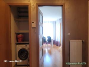 Pronájem bytu 2+kk, Praha - Holešovice, Komunardů, 60 m2