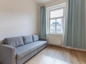 Pronájem bytu 1+kk, Praha - Holešovice, Na Maninách, 25 m2
