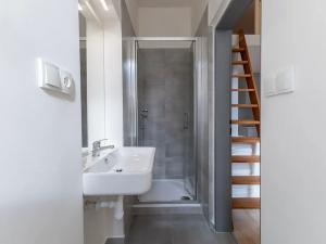 Pronájem bytu 1+kk, Praha - Holešovice, Na Maninách, 25 m2