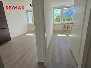 Pronájem bytu 2+kk, Praha - Karlín, Nekvasilova, 40 m2