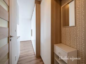 Pronájem bytu 2+kk, Praha - Troja, U Pentlovky, 38 m2
