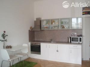 Pronájem bytu 1+kk, Brno, Komárovská, 32 m2