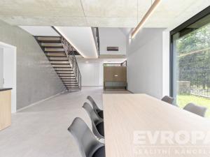 Pronájem rodinného domu, Praha, 241 m2