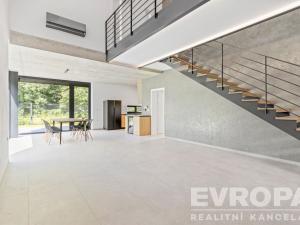Pronájem rodinného domu, Praha, 241 m2