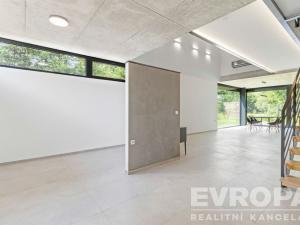 Pronájem rodinného domu, Praha, 241 m2