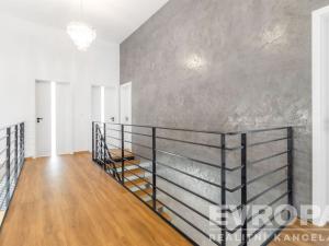 Pronájem rodinného domu, Praha, 241 m2