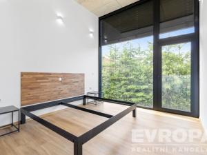 Pronájem rodinného domu, Praha, 241 m2