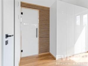 Pronájem rodinného domu, Praha, 241 m2