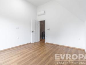 Pronájem rodinného domu, Praha, 241 m2