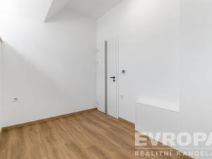 Pronájem rodinného domu, Praha, 241 m2