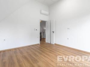 Pronájem rodinného domu, Praha, 241 m2