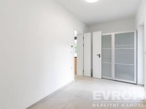 Pronájem rodinného domu, Praha, 241 m2