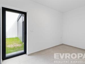 Pronájem rodinného domu, Praha, 241 m2