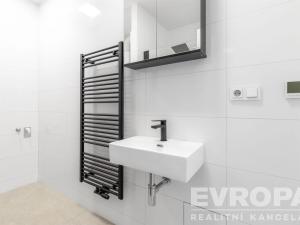 Pronájem rodinného domu, Praha, 241 m2