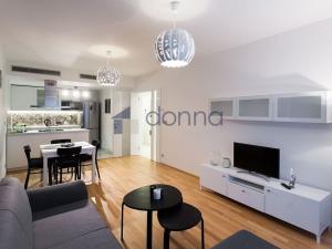 Pronájem bytu 2+kk, Praha, Rubešova, 63 m2