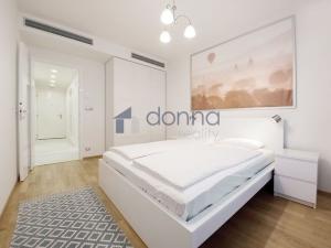Pronájem bytu 2+kk, Praha, Rubešova, 63 m2