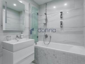 Pronájem bytu 2+kk, Praha, Rubešova, 63 m2