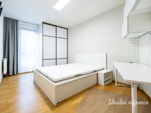 Pronájem bytu 3+kk, Praha - Krč, U krčského nádraží, 69 m2