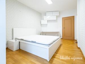 Pronájem bytu 3+kk, Praha - Krč, U krčského nádraží, 69 m2