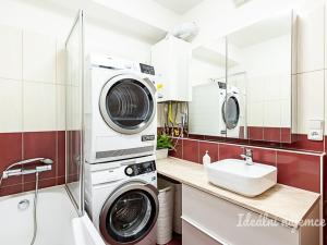 Pronájem bytu 3+kk, Praha - Krč, U krčského nádraží, 69 m2