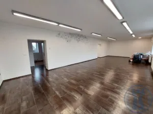 Pronájem obchodního prostoru, Krnov - Pod Bezručovým vrchem, Nádražní, 116 m2