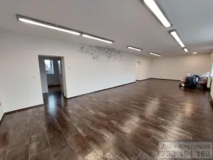 Pronájem obchodního prostoru, Krnov - Pod Bezručovým vrchem, Nádražní, 116 m2