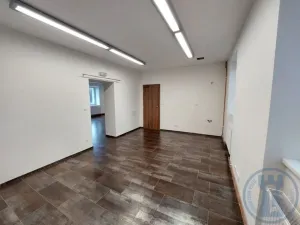 Pronájem obchodního prostoru, Krnov - Pod Bezručovým vrchem, Nádražní, 116 m2