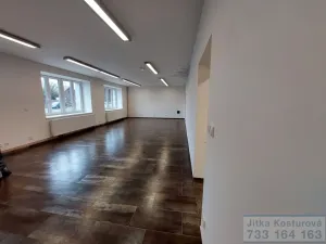 Pronájem obchodního prostoru, Krnov - Pod Bezručovým vrchem, Nádražní, 116 m2