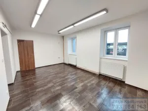 Pronájem obchodního prostoru, Krnov - Pod Bezručovým vrchem, Nádražní, 116 m2